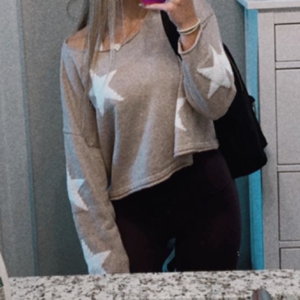 Cropped Sweater with Star Pattern